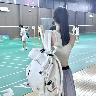 万彤佑